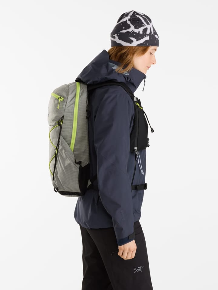 Arc'teryx Women's Beta AR Jacket Black Sapphire Arc'teryx