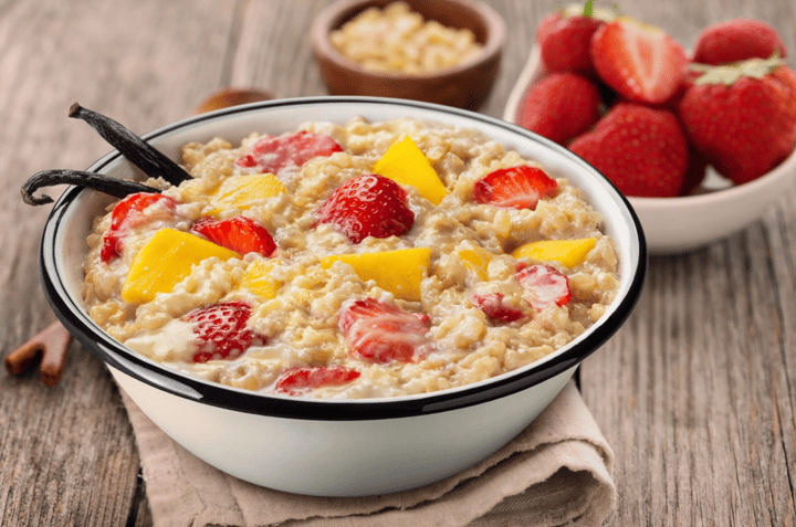 Adventure Menu Rice Porridge With Strawberries, Mango And Vanilla Nocolour Adventure Menu