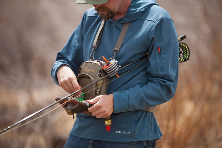 Fishpond Fishpond San Juan Vertical Chest Pack Sand/Saddle Brown Fishpond