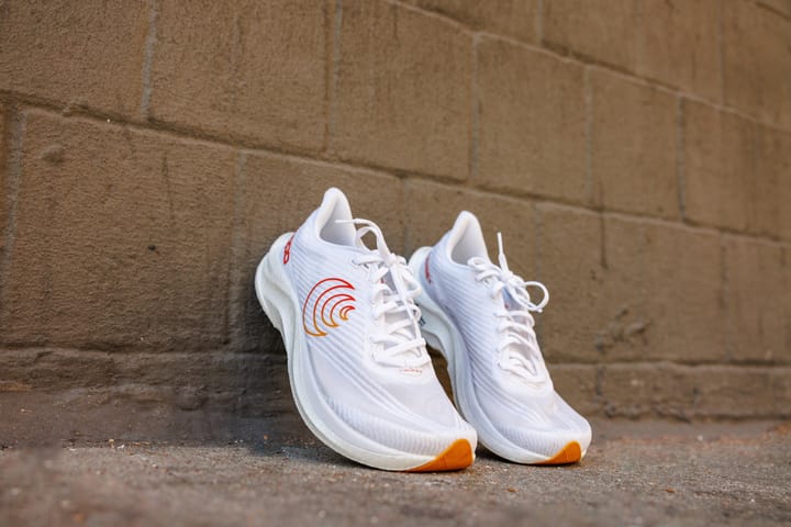 Topo Athletic Cyclone 3 M White / Sunset Topo Athletic